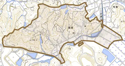 大字桑原とその周辺の地図。町の範囲を重ねている
