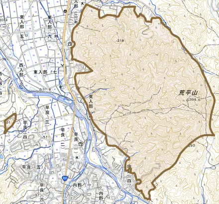 大字東入部とその周辺の地図。町の範囲を重ねている