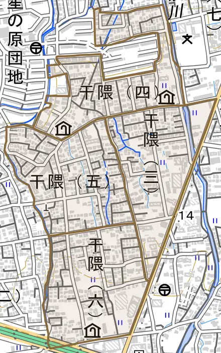 干隈とその周辺の地図。町の範囲を重ねている
