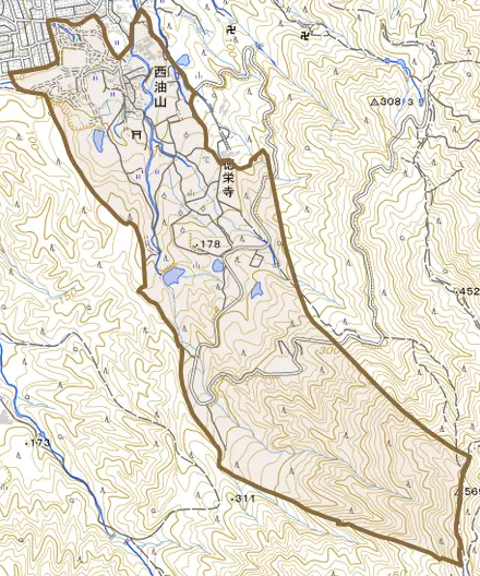 大字西油山とその周辺の地図。町の範囲を重ねている