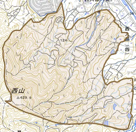 大字西入部とその周辺の地図。町の範囲を重ねている