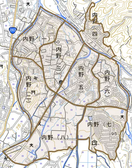 内野とその周辺の地図。町の範囲を重ねている
