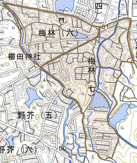 梅林とその周辺の地図。町の範囲を重ねている
