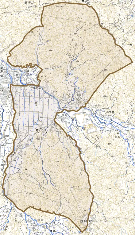 大字脇山とその周辺の地図。町の範囲を重ねている