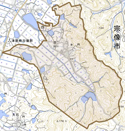 奴山とその周辺の地図。町の範囲を重ねている