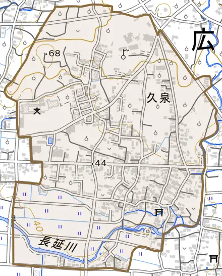 大字久泉とその周辺の地図。町の範囲を重ねている