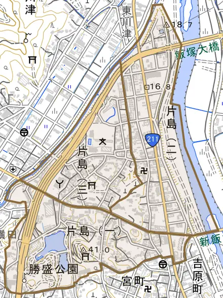 片島とその周辺の地図。町の範囲を重ねている