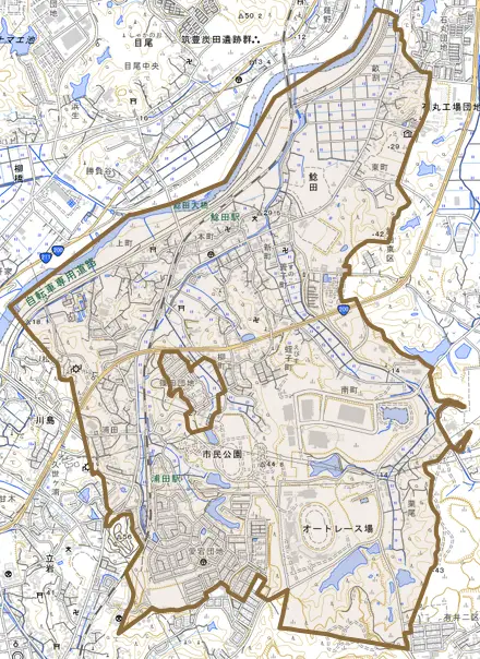 鯰田とその周辺の地図。町の範囲を重ねている