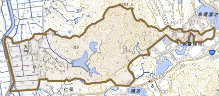 大門とその周辺の地図。町の範囲を重ねている
