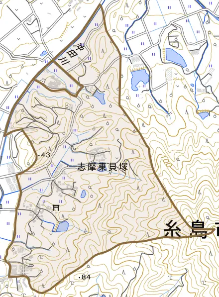 志摩東貝塚とその周辺の地図。町の範囲を重ねている