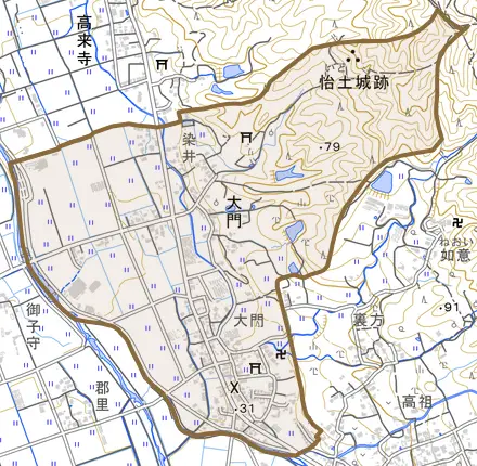 大門とその周辺の地図。町の範囲を重ねている