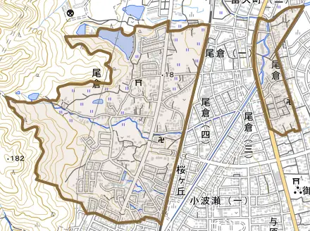 大字尾倉とその周辺の地図。町の範囲を重ねている