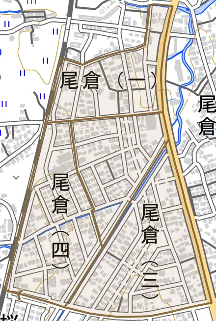 尾倉とその周辺の地図。町の範囲を重ねている