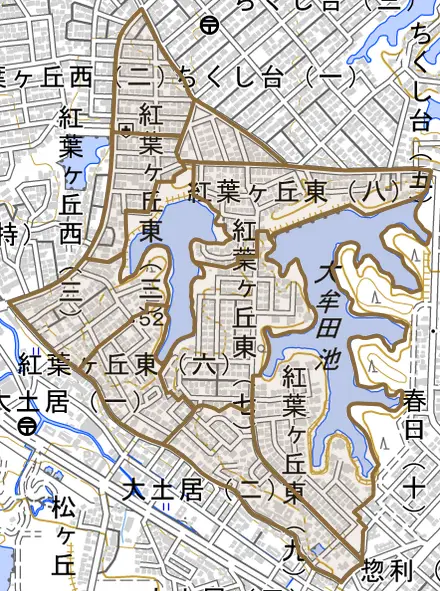 紅葉ヶ丘東とその周辺の地図。町の範囲を重ねている