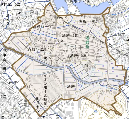 大字酒殿とその周辺の地図。町の範囲を重ねている