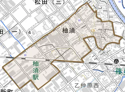 大字柚須とその周辺の地図。町の範囲を重ねている