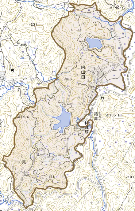 大字内山田とその周辺の地図。町の範囲を重ねている