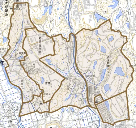大字吉隈とその周辺の地図。町の範囲を重ねている