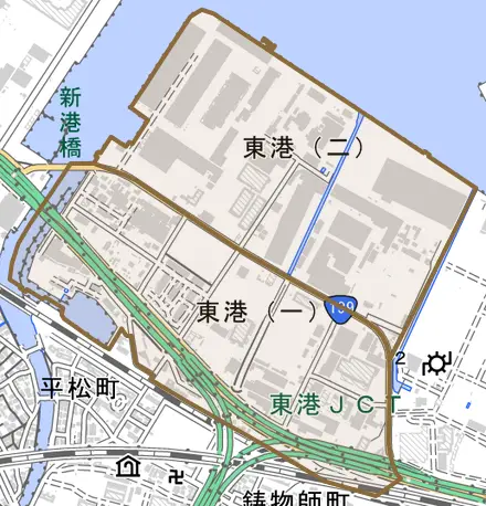 東港とその周辺の地図。町の範囲を重ねている