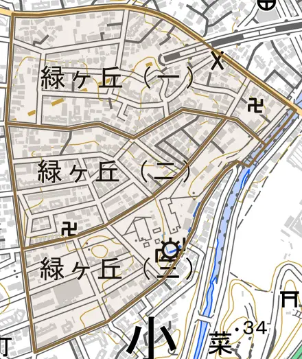 緑ケ丘とその周辺の地図。町の範囲を重ねている