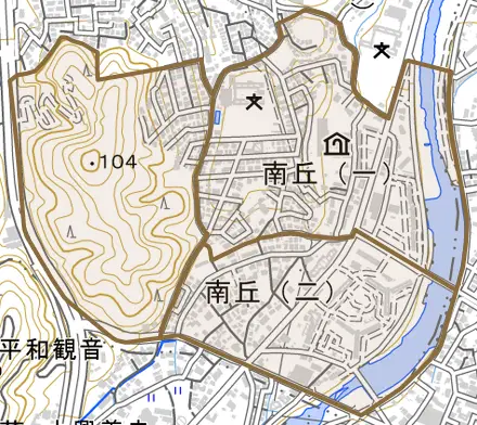 南丘とその周辺の地図。町の範囲を重ねている