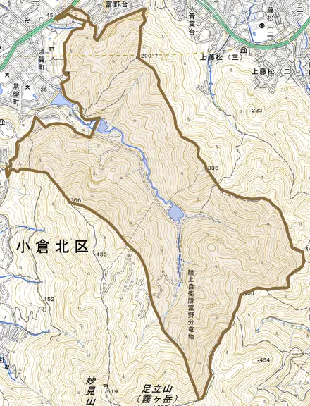 大字富野とその周辺の地図。町の範囲を重ねている