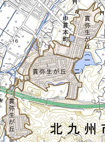 貫弥生が丘とその周辺の地図。町の範囲を重ねている