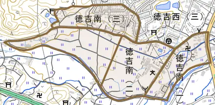 徳吉南とその周辺の地図。町の範囲を重ねている