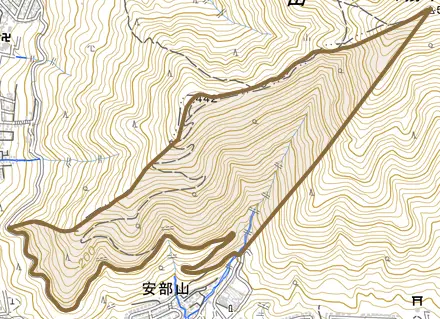大字湯川とその周辺の地図。町の範囲を重ねている