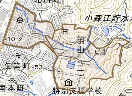 羽山とその周辺の地図。町の範囲を重ねている