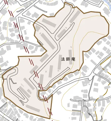 法師庵とその周辺の地図。町の範囲を重ねている
