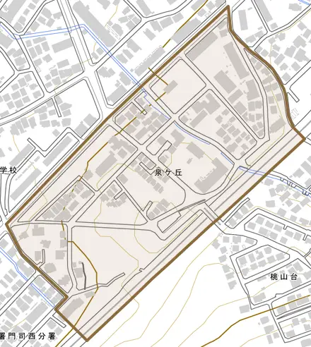 泉ケ丘とその周辺の地図。町の範囲を重ねている