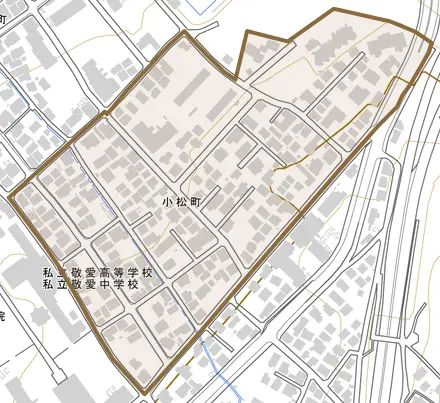 小松町とその周辺の地図。町の範囲を重ねている