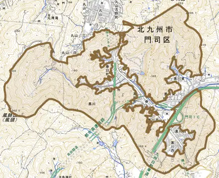 大字黒川とその周辺の地図。町の範囲を重ねている