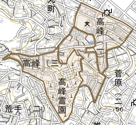 高峰とその周辺の地図。町の範囲を重ねている