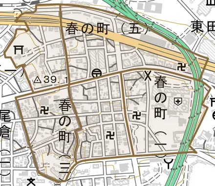 春の町とその周辺の地図。町の範囲を重ねている