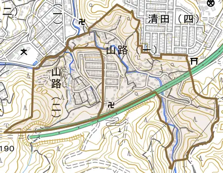 山路とその周辺の地図。町の範囲を重ねている