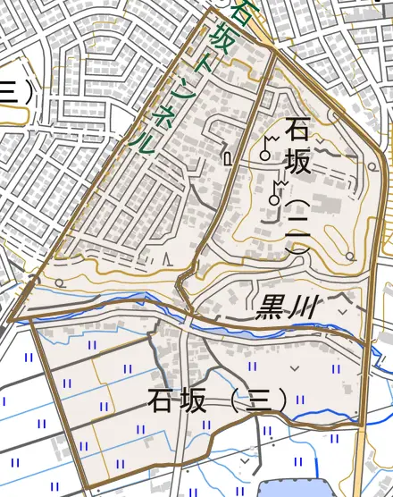 石坂とその周辺の地図。町の範囲を重ねている