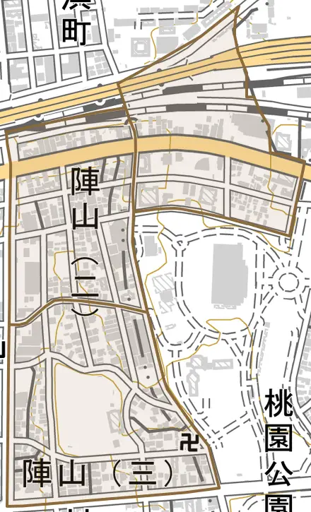 陣山とその周辺の地図。町の範囲を重ねている