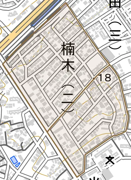 楠木とその周辺の地図。町の範囲を重ねている