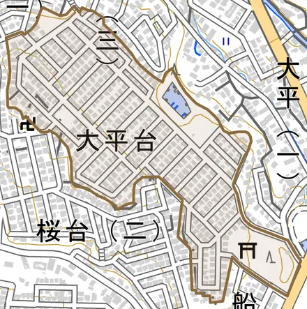 大平台とその周辺の地図。町の範囲を重ねている