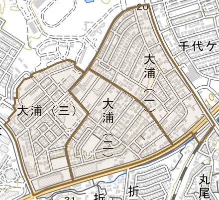 大浦とその周辺の地図。町の範囲を重ねている