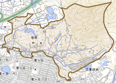 大字笹田とその周辺の地図。町の範囲を重ねている