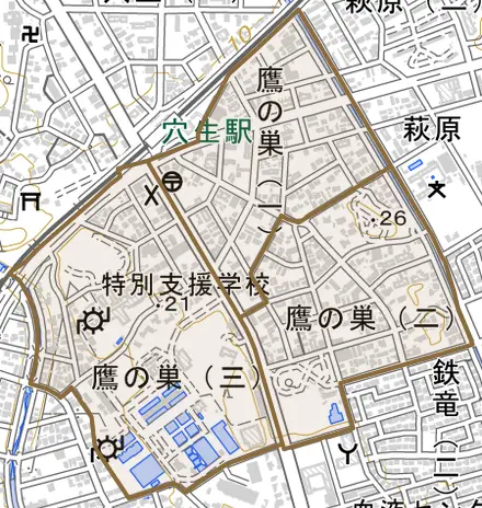 鷹の巣とその周辺の地図。町の範囲を重ねている