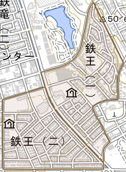 鉄王とその周辺の地図。町の範囲を重ねている