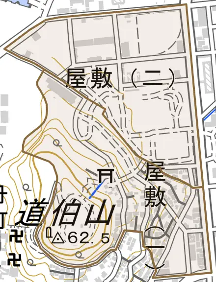 屋敷とその周辺の地図。町の範囲を重ねている