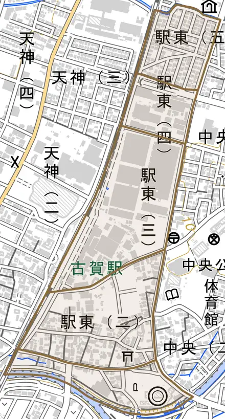 駅東とその周辺の地図。町の範囲を重ねている