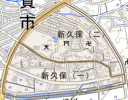 新久保とその周辺の地図。町の範囲を重ねている