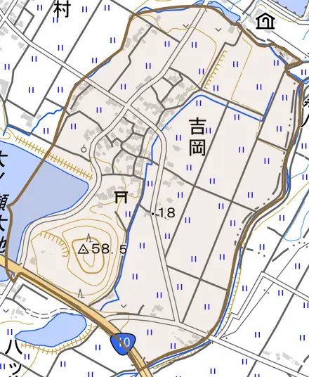 大字吉岡とその周辺の地図。町の範囲を重ねている