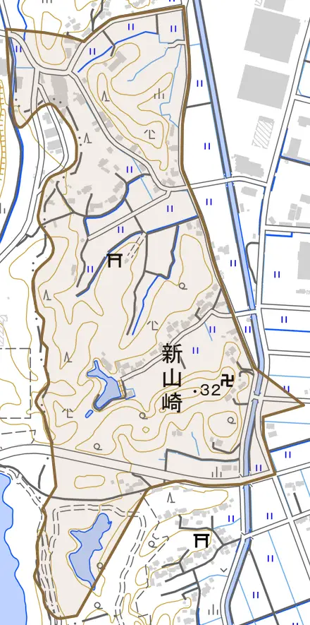 大字新山崎とその周辺の地図。町の範囲を重ねている